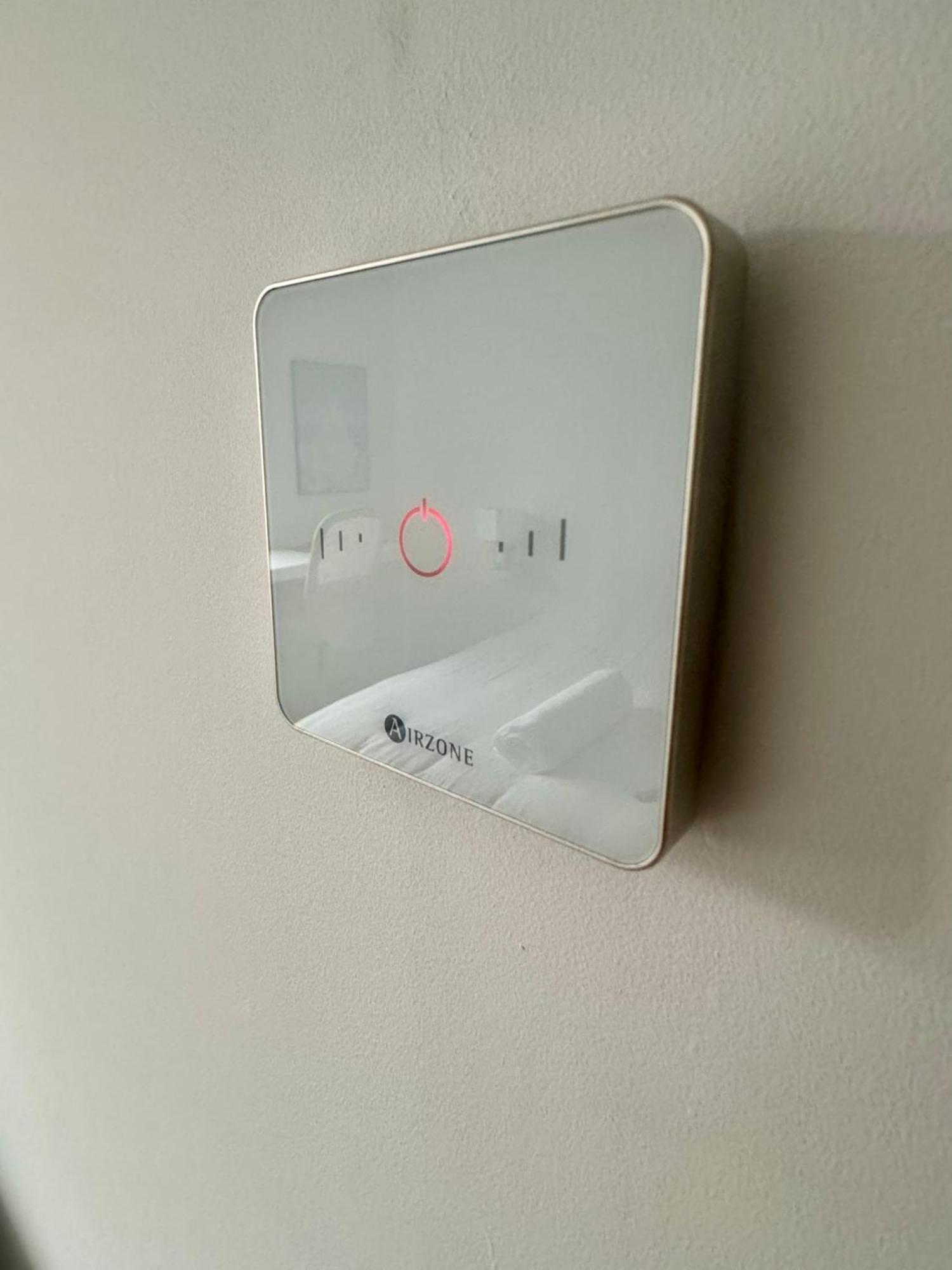 Chambre Privee Climatisee Avec Salle De Bains Partagee-Le Sapin Genay (Rhone) Εξωτερικό φωτογραφία
