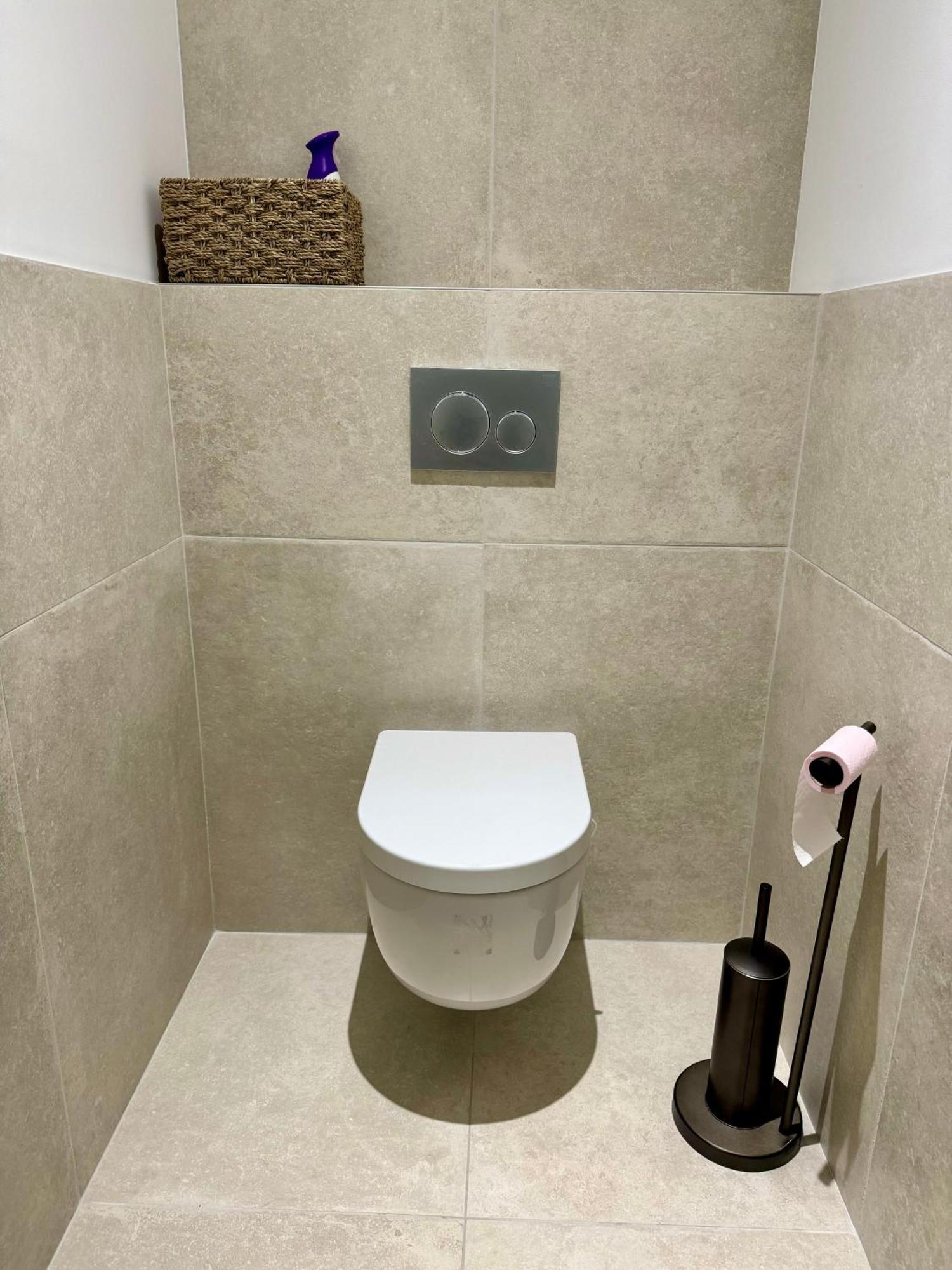 Chambre Privee Climatisee Avec Salle De Bains Partagee-Le Sapin Genay (Rhone) Εξωτερικό φωτογραφία
