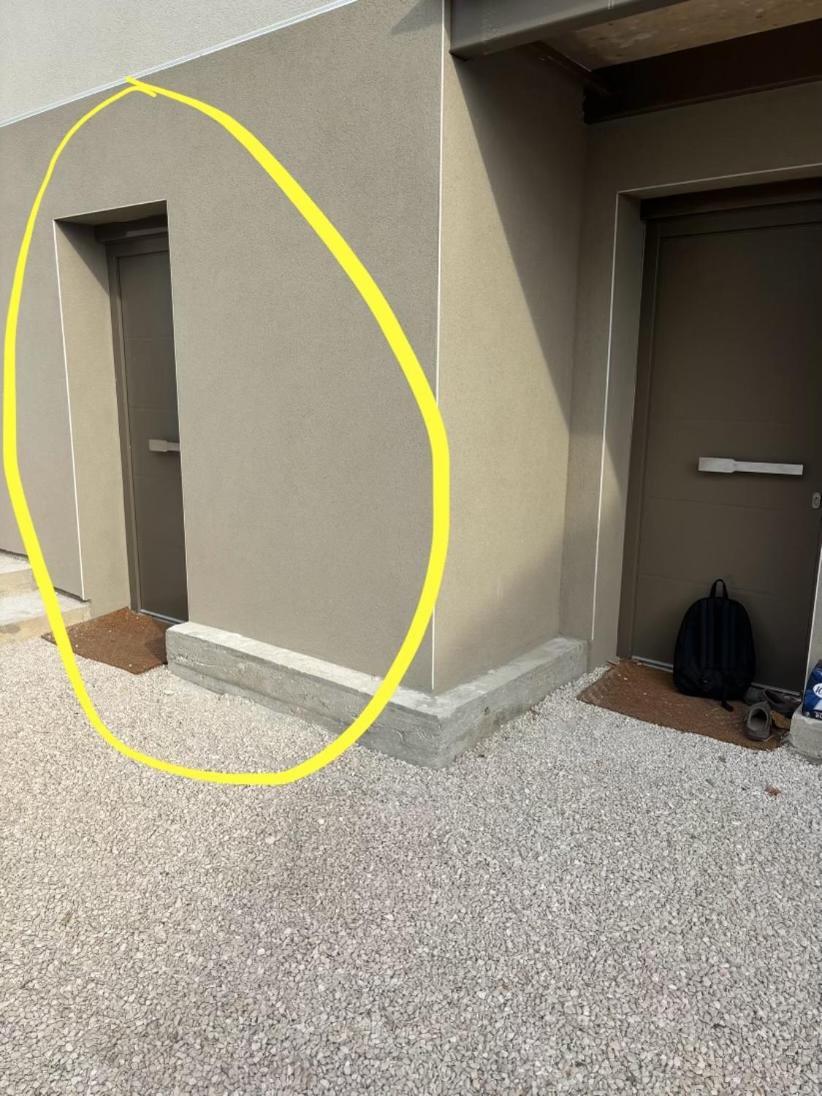 Chambre Privee Climatisee Avec Salle De Bains Partagee-Le Sapin Genay (Rhone) Εξωτερικό φωτογραφία