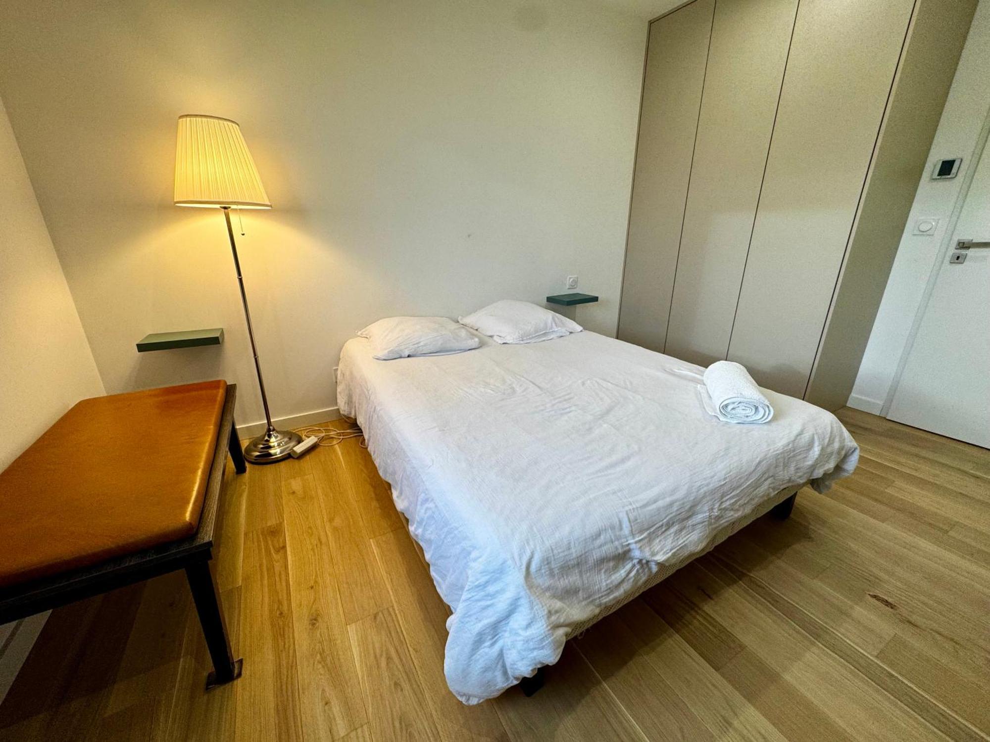 Chambre Privee Climatisee Avec Salle De Bains Partagee-Le Sapin Genay (Rhone) Εξωτερικό φωτογραφία